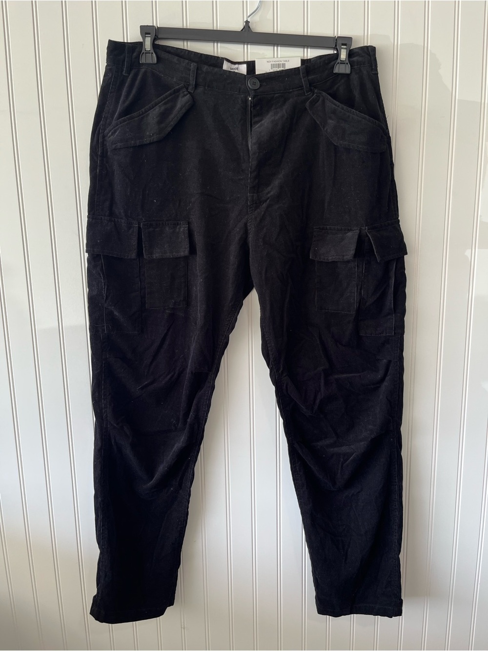 Men's Black Cargo Pants — Classic Utility Style